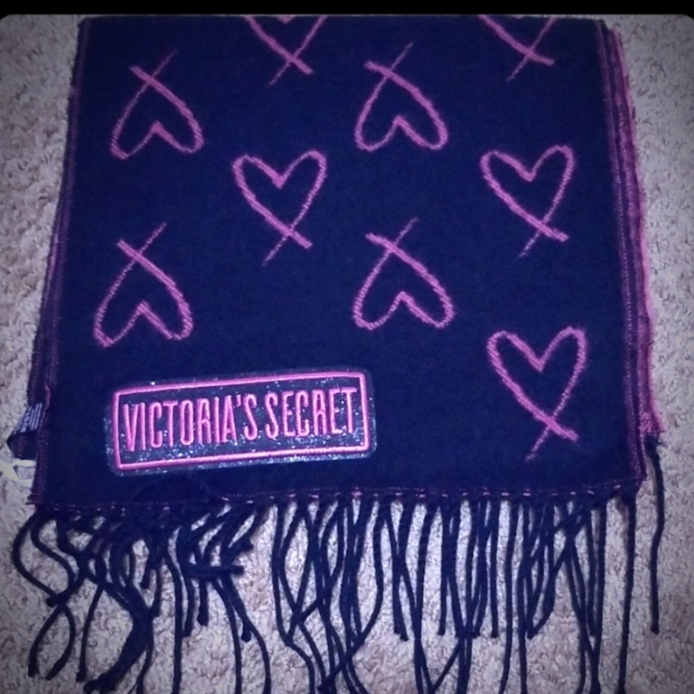 Scarf - Picture 1 of 5